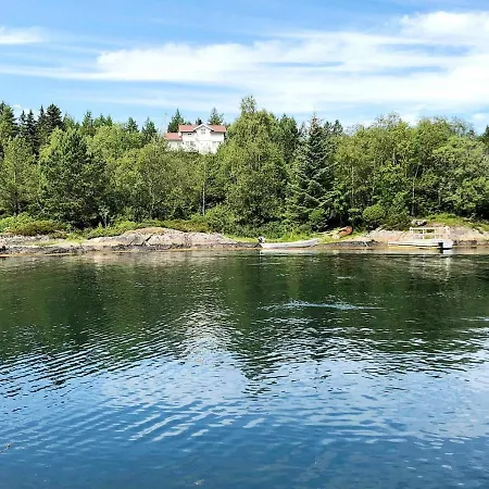 5 Person In Gurskoy Kjellsund