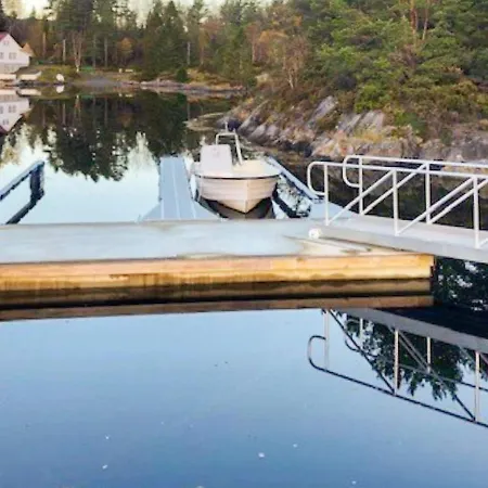 5 Person In Gurskoy * Kjellsund