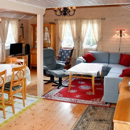 5 Person In Gurskoy * Kjellsund