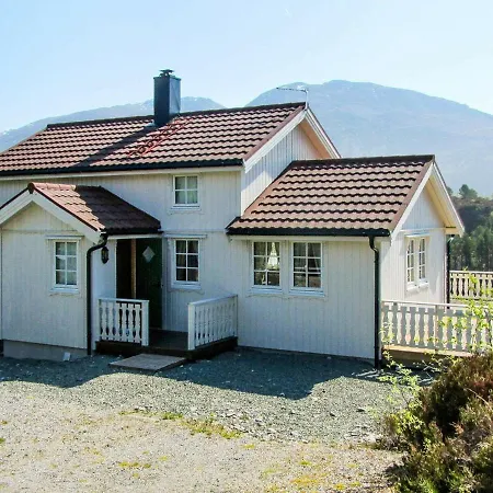 5 Person In Gurskoy Vakantiehuis Kjellsund